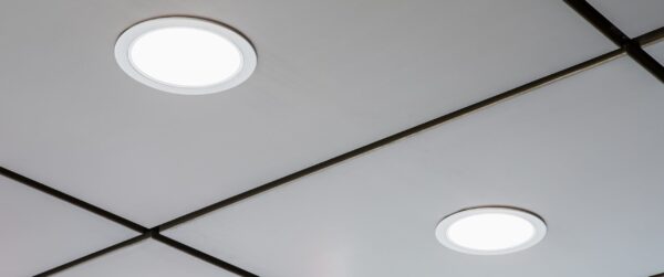 Podhledová svítidla v kazetovém stropě
