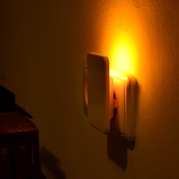 Noční světlo MIZAR neobsahuje modré světlo