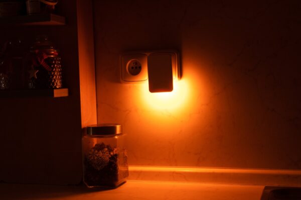 Noční světlo MIZAR neobsahuje modré světlo