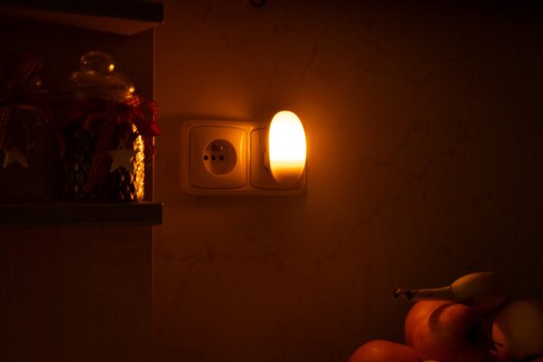 Noční světlo JUNO neobsahuje modré světlo