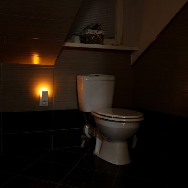 Noční světlo MIZAR neobsahuje modré světlo