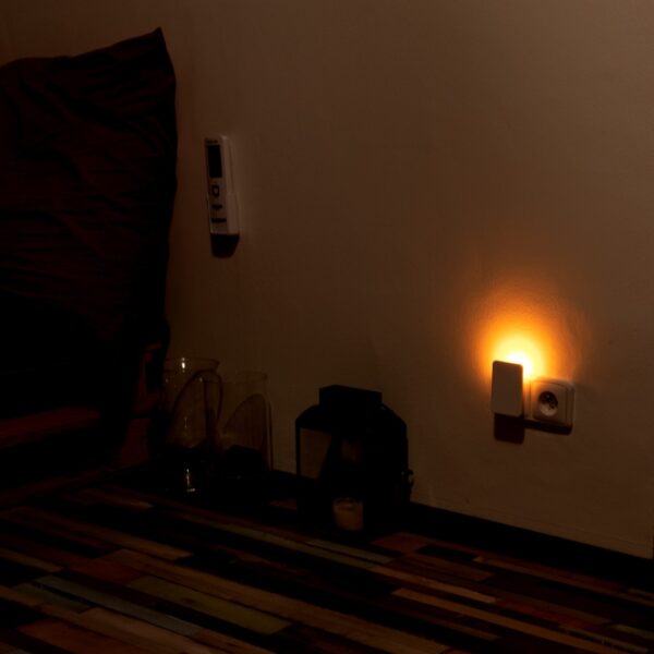 Noční světlo MIZAR neobsahuje modré světlo