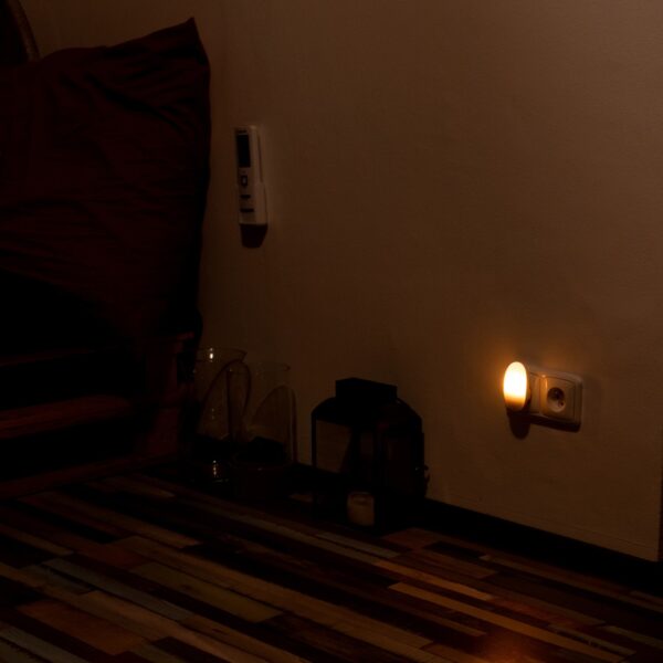 Noční světlo JUNO neobsahuje modré světlo