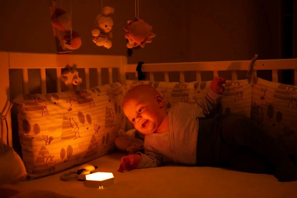 Nabíjecí noční světlo v dětském pokoji