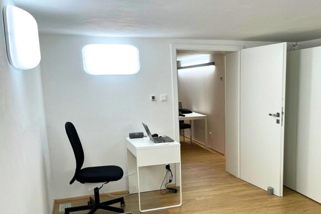 Nástěnné svítidlo v pracovně